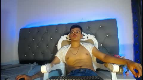 Snapshot of charlie_cock_ chatting on November 2025 04:23:02 AM Charlie online show from November 2025 04:23:02 AM