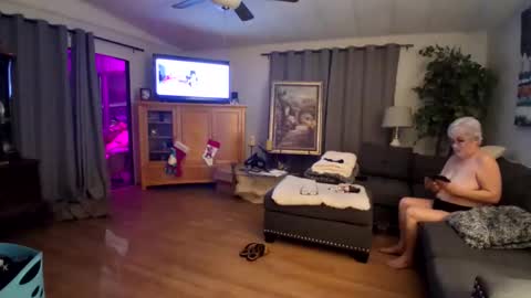 Snapshot of charliebroun chatting on December 2025 04:20:02 AM charliebroun online show from December 2025 04:20:02 AM