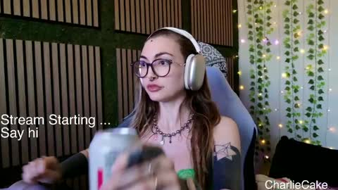 Snapshot of charliecake chatting on May 2026 09:41:02 PM Charlie Cake online show from May 2026 09:41:02 PM