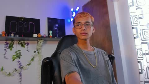 Snapshot of charlieerusso chatting on January 2025 08:02:02 PM Charles Russo online show from January 2025 08:02:02 PM