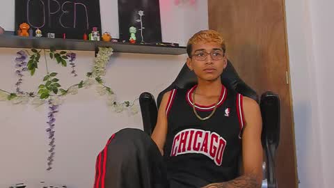 Snapshot of charlieerusso chatting on February 2025 02:08:01 AM Charles Russo online show from February 2025 02:08:01 AM