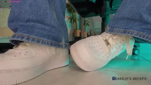 charlotte  grey online show from January 2026 08:01:01 PM