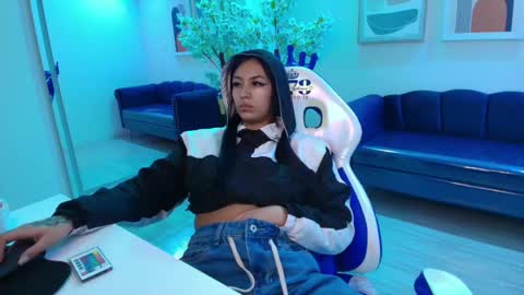 Snapshot of charlotte_etthan chatting on January 2025 09:36:02 AM Charlotte online show from January 2025 09:36:02 AM