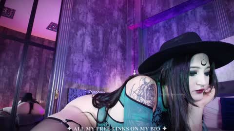 Charlotte online show from October 2025 05:09:02 PM