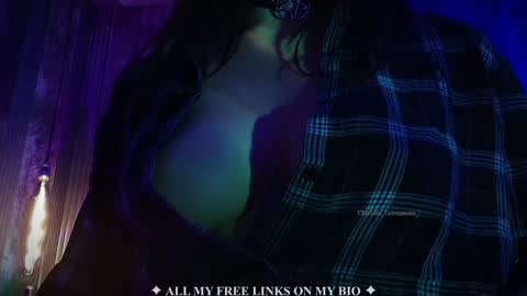 Charlotte online show from November 2025 03:34:01 PM