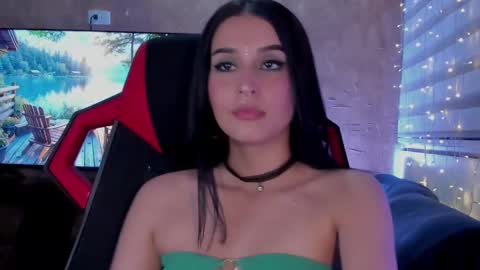 Snapshot of charlotte_greys chatting on February 2025 03:35:01 AM Charlotte  online show from February 2025 03:35:01 AM