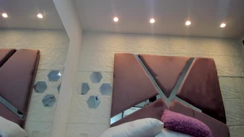 Snapshot of charlotte_icee chatting on December 2024 07:44:01 PM Charlotte Icee online show from December 2024 07:44:01 PM