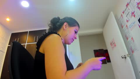 Snapshot of charlotte_icee chatting on January 2025 04:31:02 PM Charlotte Icee online show from January 2025 04:31:02 PM