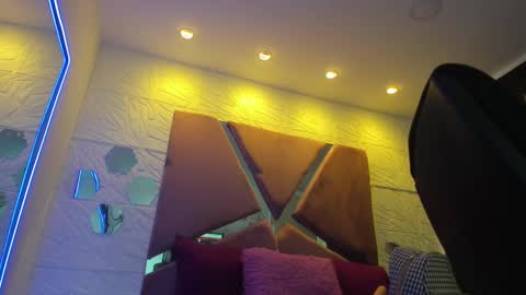 Snapshot of charlotte_icee chatting on March 2025 03:29:02 PM Charlotte Icee online show from March 2025 03:29:02 PM