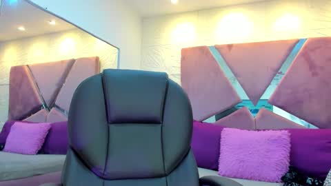 Snapshot of charlotte_icee chatting on September 2025 05:24:02 PM Charlotte Icee online show from September 2025 05:24:02 PM