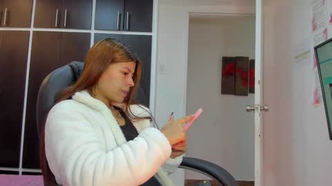 Snapshot of charlotte_icee chatting on November 2025 04:34:02 PM Charlotte Icee online show from November 2025 04:34:02 PM