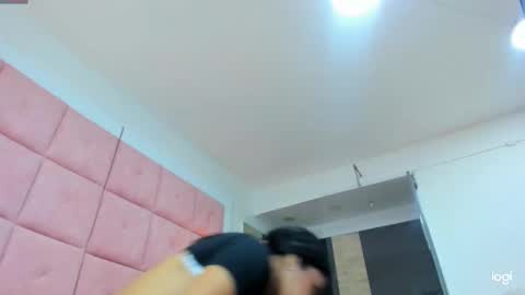 Snapshot of charlottee17 chatting on March 2025 01:46:01 PM ANDRE online show from March 2025 01:46:01 PM