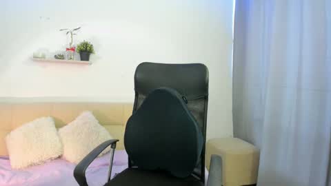 Snapshot of charlottelabouff chatting on May 2026 09:33:02 PM Charlotte online show from May 2026 09:33:02 PM