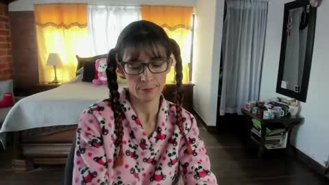Snapshot of charlottewillson chatting on April 2026 04:12:02 PM Charlotte online show from April 2026 04:12:02 PM