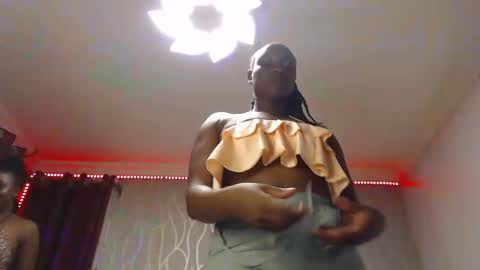 Snapshot of charming_zoe chatting on November 2025 04:32:02 PM Zoe online show from November 2025 04:32:02 PM