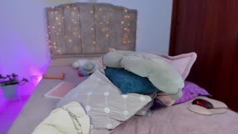 Snapshot of cherries_and_wine_ chatting on December 2024 09:04:01 PM cherries_and_wine_ online show from December 2024 09:04:01 PM