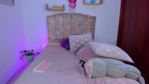 Snapshot of cherries_and_wine_ chatting on December 2024 07:10:01 PM cherries_and_wine_ online show from December 2024 07:10:01 PM