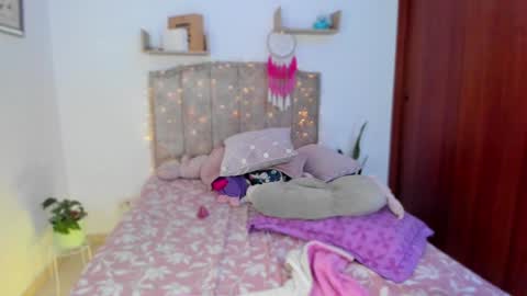 Snapshot of cherries_and_wine_ chatting on February 2025 11:37:02 PM cherries_and_wine_ online show from February 2025 11:37:02 PM