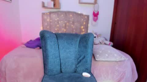 Snapshot of cherries_and_wine_ chatting on February 2025 10:28:01 PM cherries_and_wine_ online show from February 2025 10:28:01 PM