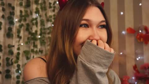 Snapshot of cherry_cheeky chatting on November 2025 01:01:02 PM Di online show from November 2025 01:01:02 PM