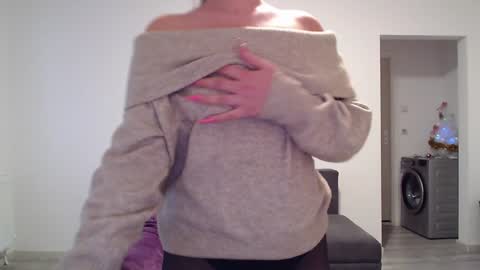 Snapshot of cherry_pie95 chatting on December 2024 07:17:01 AM Sherry online show from December 2024 07:17:01 AM