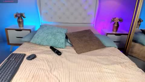 Matias online show from November 2025 09:00:02 PM