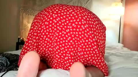 Snapshot of chillwithcamii chatting on May 2026 04:15:02 PM yoursensualparadise online show from May 2026 04:15:02 PM