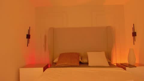 Chloe online show from November 2025 12:59:01 PM