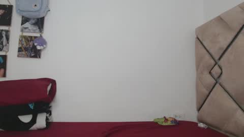 Chloe  online show from November 2025 05:01:02 PM