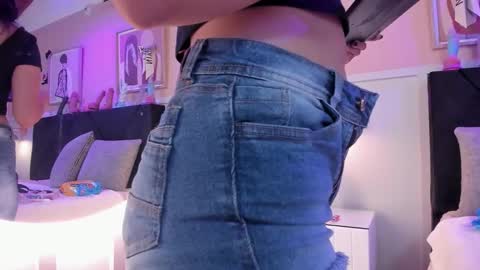   online show from November 2025 07:35:02 PM