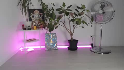 Chloe online show from September 2025 10:30:01 AM