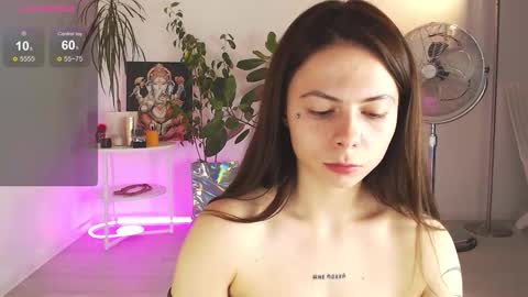 Chloe online show from October 2025 06:29:01 PM