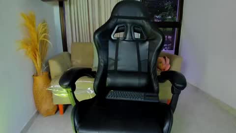 chloegils online show from October 2025 12:40:02 PM