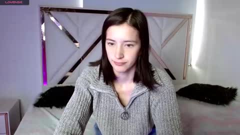 Chloe online show from March 2025 01:07:01 PM