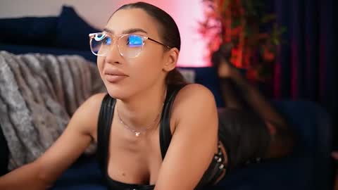 Snapshot of chloemin_ chatting on December 2025 07:25:01 AM chloemin_ online show from December 2025 07:25:01 AM