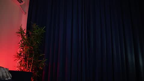 chloemin_ online show from December 2025 05:17:02 AM