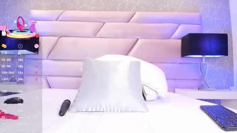 CHLOE  online show from September 2025 10:43:01 PM