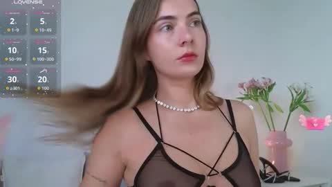 Snapshot of chloi_hes chatting on September 2025 09:43:01 AM chloi_hes online show from September 2025 09:43:01 AM