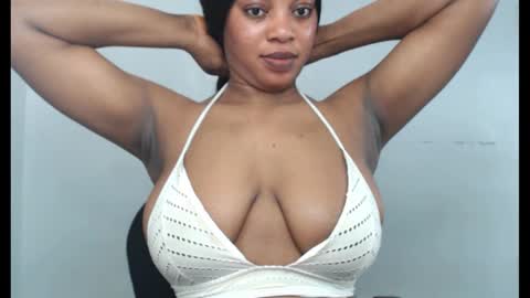 ESTHER online show from October 2025 07:31:02 AM
