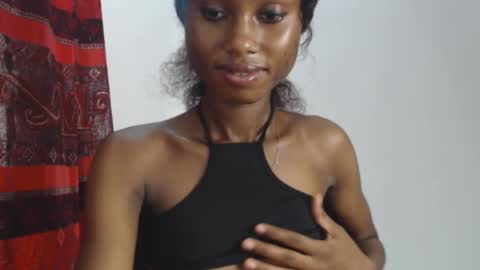 Snapshot of choco_petitqueen chatting on December 2024 09:28:01 AM choco_petitqueen online show from December 2024 09:28:01 AM