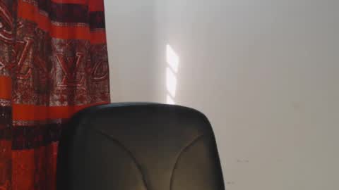 Snapshot of choco_petitqueen chatting on December 2024 09:00:01 AM choco_petitqueen online show from December 2024 09:00:01 AM