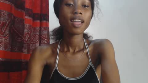 Snapshot of choco_petitqueen chatting on December 2024 08:48:01 AM choco_petitqueen online show from December 2024 08:48:01 AM