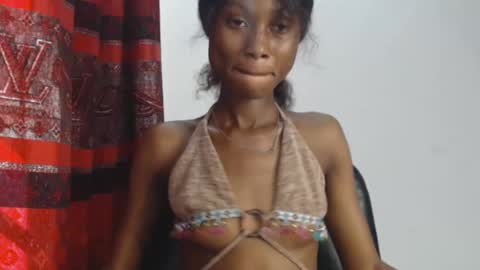 Snapshot of choco_petitqueen chatting on December 2024 03:03:01 PM choco_petitqueen online show from December 2024 03:03:01 PM