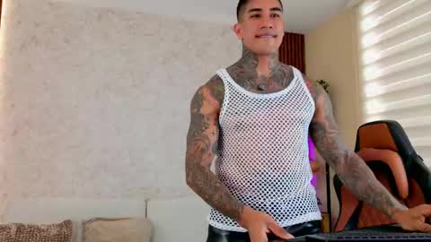 Snapshot of chris_reilly chatting on June 2026 01:57:01 PM chris reilly online show from June 2026 01:57:01 PM