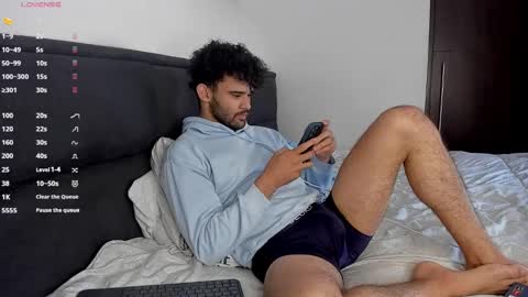 Im Chirs IM MODEL INDEPENDT online show from January 2025 07:03:01 PM