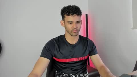 Im Chirs IM MODEL INDEPENDT online show from September 2025 04:31:02 PM