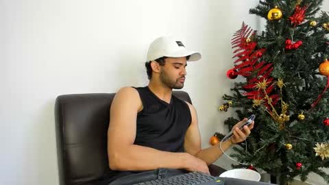 Im Chirs IM MODEL INDEPENDT online show from November 2025 04:29:01 PM