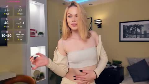 Snapshot of chrisme_please chatting on December 2025 07:01:02 PM Lizz online show from December 2025 07:01:02 PM