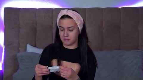 Christina online show from November 2025 06:18:01 PM