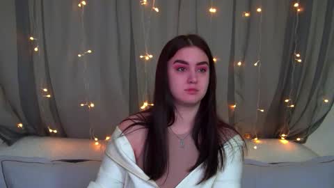 Christina online show from November 2025 07:13:01 PM